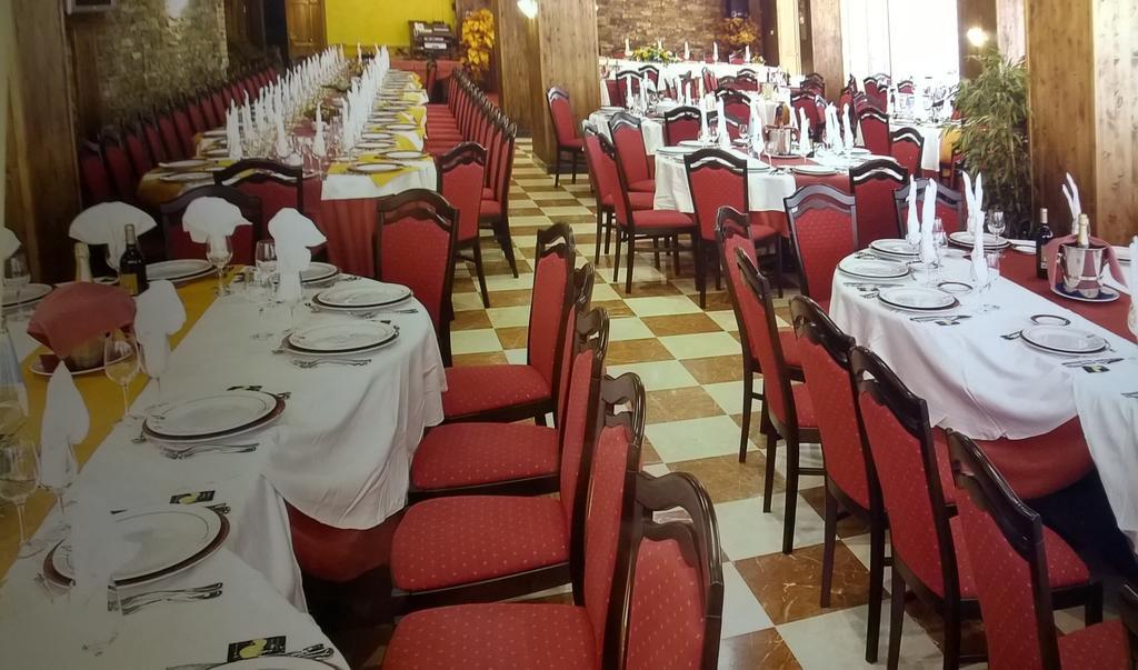 Aph Infanta Mercedes La Baneza Room photo